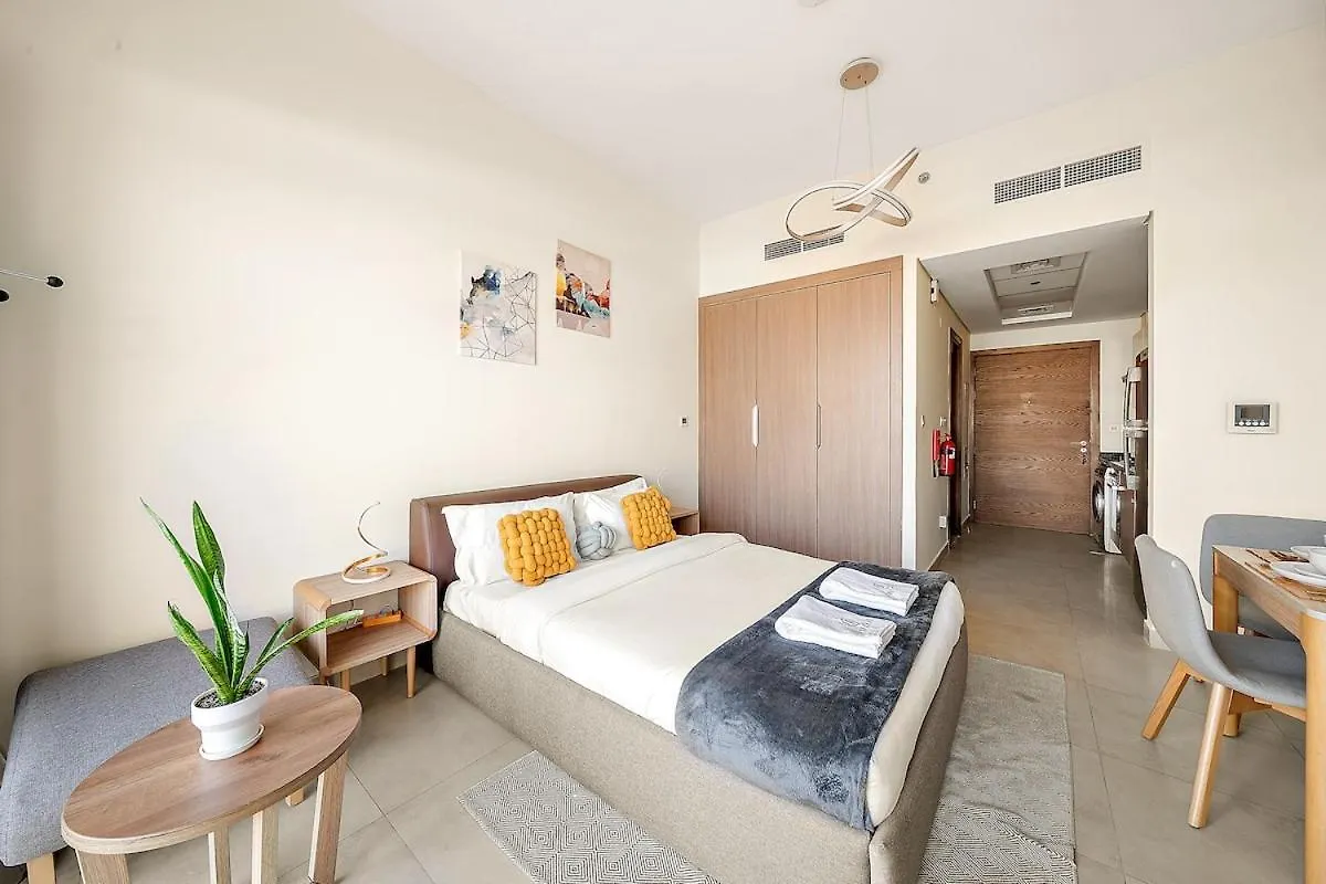 Apartment First Class Studio Classy Comfort Dubai
