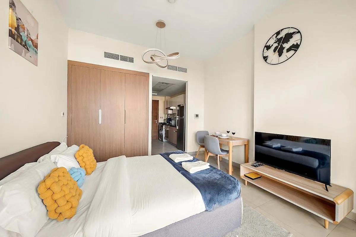 Apartment First Class Studio Classy Comfort Dubai